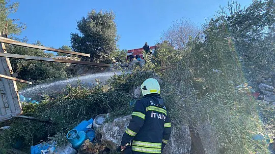 TÜP KAMYONU UÇURUMA YUVARLANDI ŞOFÖR HAYATINI KAYBETTİ