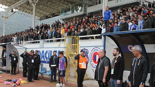 FETHİYESPOR TARAFTARI DEPREMZEDE ÇOCUKLARI UNUTMADI 
