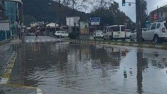 Hortum yıktı geçti