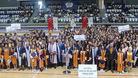 Üniversite Öğrencileri Mezuniyet Sevinci Yaşadı