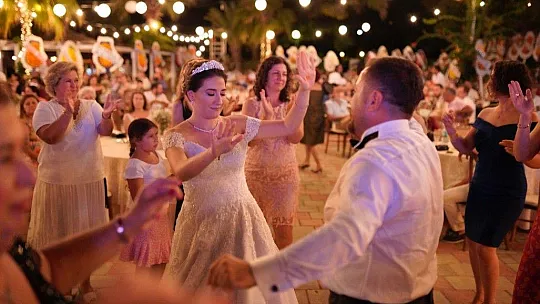 Mine Soydemir ile Mustafa Amaç rüya gibi bir düğünle dünya evine girdi