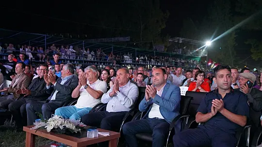 Rafet El Roman Sevgisi Seki Çayırına Sığmadı