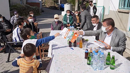 Mahalle ve pazar ziyaretleri hız kesmeden sürüyor