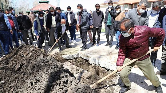Prof. Dr. Özek, Seydikemer'de toprağa verildi