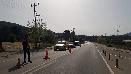 Vali Orhan Tavlı, Fethiye'de Yol Uygulama Noktalarını Ziyaret Ederek, Tedbirleri Yerinde Denetledi