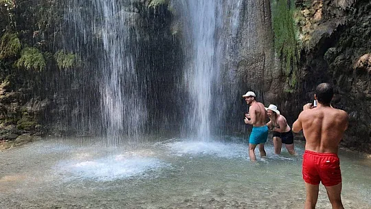 Gizlikent Şelalesi Büyülüyor