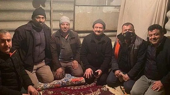 Başkan Öztürk, üreticiyle don nöbetindeydi