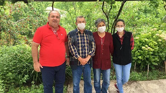 Hayırseverin kirazını toplayıp ihtiyaç sahiplerine dağıttılar 