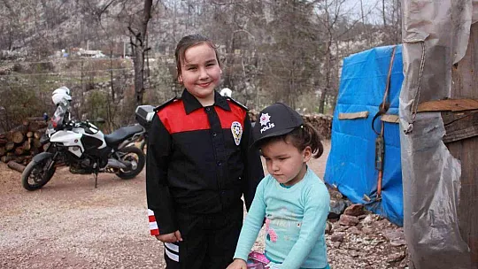 9 yaşındaki Yağmur'un polis olma hayalini gerçekleştirdiler