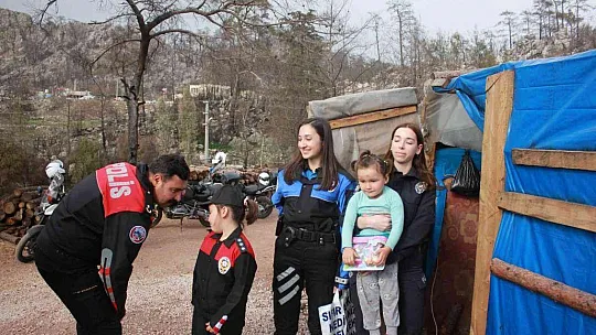 9 yaşındaki Yağmur'un polis olma hayalini gerçekleştirdiler