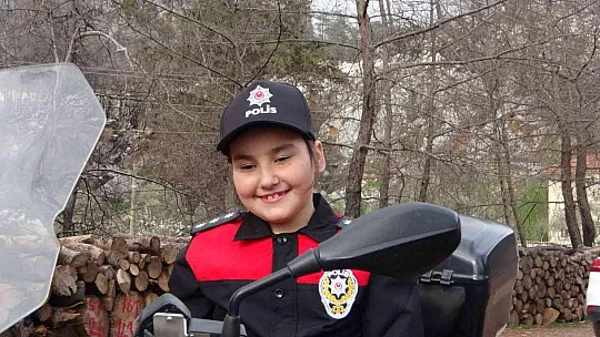 9 yaşındaki Yağmur'un polis olma hayalini gerçekleştirdiler