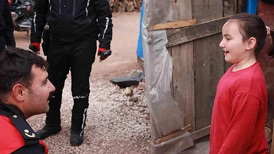 9 yaşındaki Yağmur'un polis olma hayalini gerçekleştirdiler