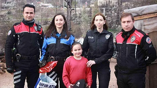 9 yaşındaki Yağmur'un polis olma hayalini gerçekleştirdiler