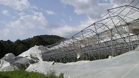 Fırtına Yıktı Geçti