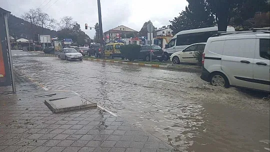 Hortum yıktı geçti