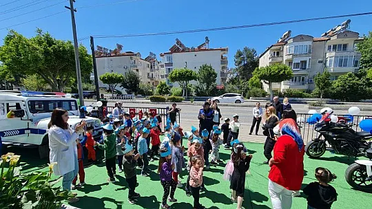 Fethiye polisi gönül köprüsü kurmaya devam ediyor