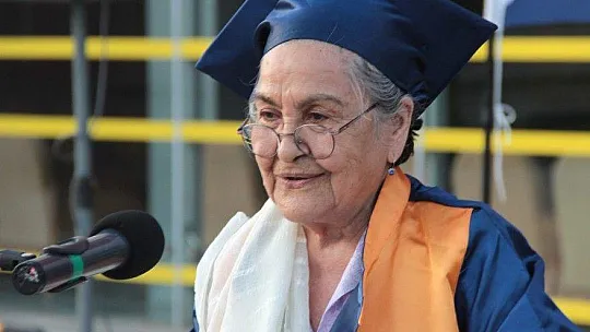 93 yaşında mezun oldu
