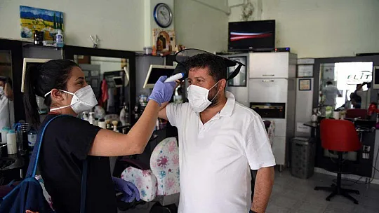 Berber ve Kuaförlere Ücretsiz Dezenfektan, Eldiven ve Maske Dağıtımı Yapıldı