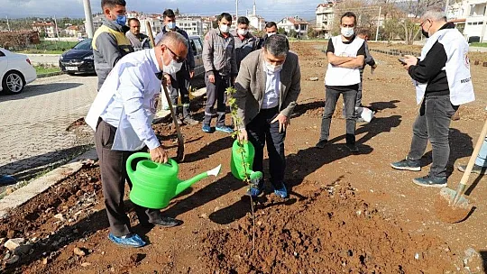 Sağlık çalışanları anısına fidan dikildi