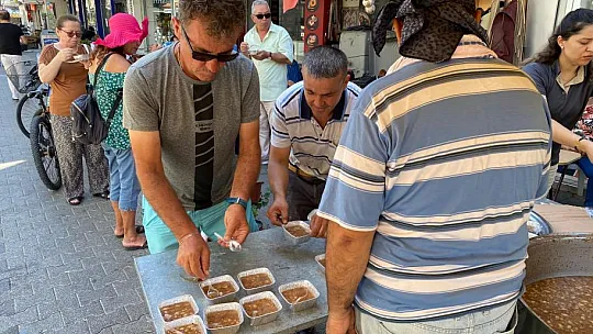 501. sokak esnaflarından aşure etkinliği