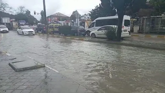 Hortum yıktı geçti
