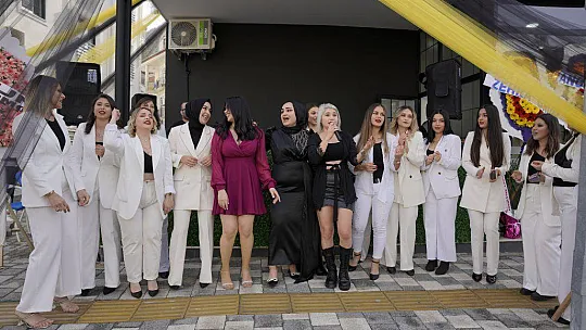 DÜNYA MARKASI DİLAN POLAT FETHİYE'DE AÇILDI