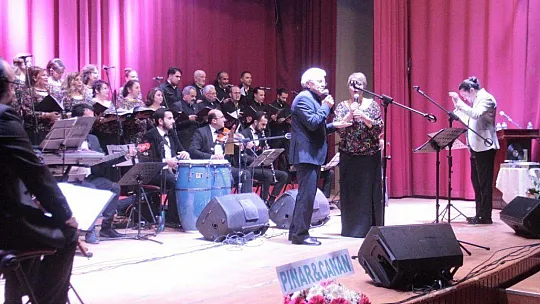 Yeşilçam Şarkıları Dinleyenleri Mest Etti 