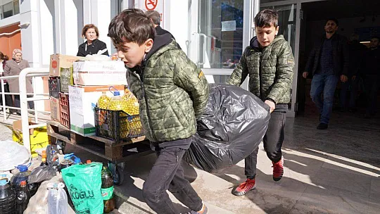 SEYDİKEMER'DE TOPLANAN YARDIMLAR DEPREM BÖLGESİ İÇİN YOLDA