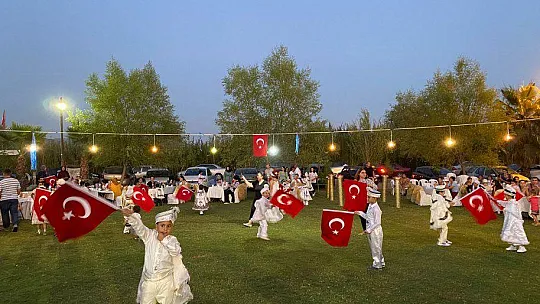 TOPLU SÜNNET TÖRENİ RENKLİ GÖRÜNTÜLERE SAHNE OLDU