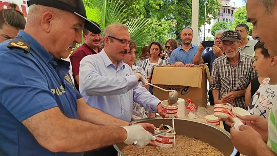 Kaymakam Karaman, Yeni Camide Aşure Dağıttı 