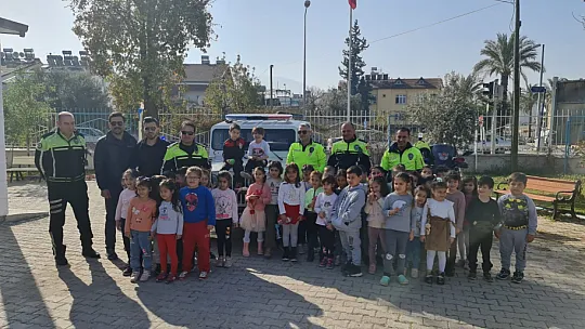 ANADOLU ÖĞRENCİLERİNE POLİSLİK MESLEĞİ TANITILDI