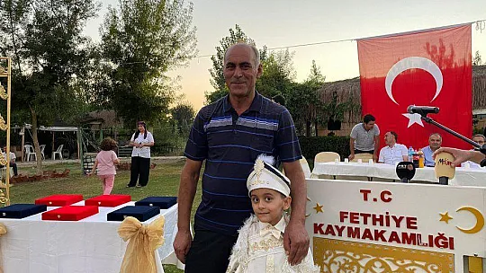 TOPLU SÜNNET TÖRENİ RENKLİ GÖRÜNTÜLERE SAHNE OLDU