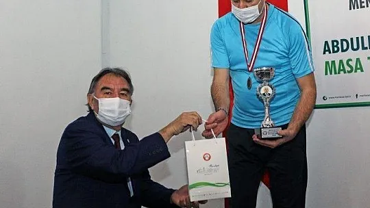 Abdullah Şinoforoğlu Masa Tenisi turnuvasında ödüller sahiplerini buldu