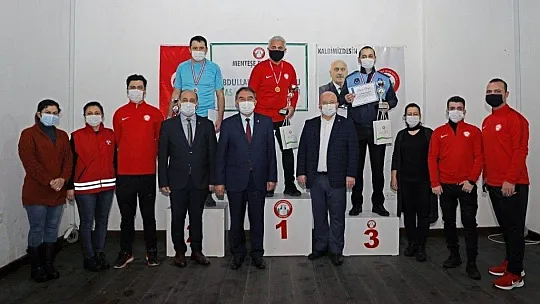 Abdullah Şinoforoğlu Masa Tenisi turnuvasında ödüller sahiplerini buldu