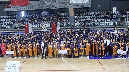 Üniversite Öğrencileri Mezuniyet Sevinci Yaşadı