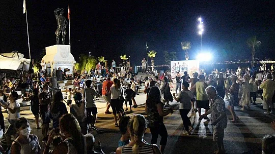 Müzikli Fethiye Akşamları Adem Kazan ile devam etti