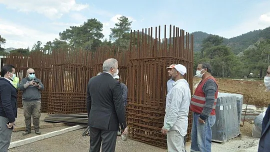 AK Parti İl Yönetimi hastane inşaatında incelemelerde bulundu