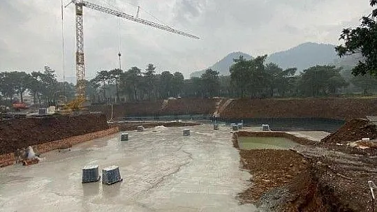 AK Parti Marmaris ilçe yönetimi yeni yapılacak olan hastane inşaatında incelemelerde bulundu