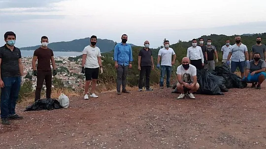 AK Partili gençler Marmaris'te çevre temizliği yaptı