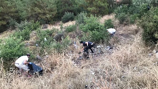 AK Partili gençler Marmaris'te çevre temizliği yaptı