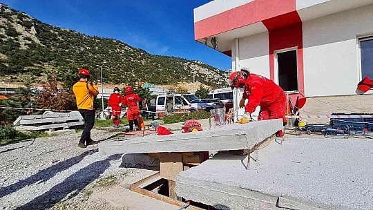 AKUT deprem tatbikatı yaptı