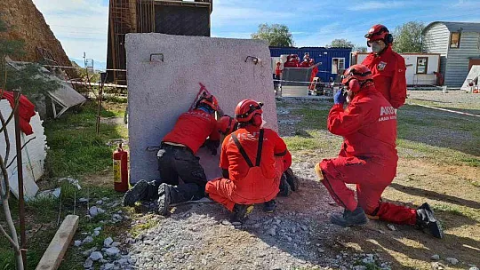 AKUT deprem tatbikatı yaptı