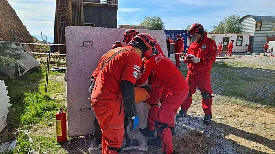 AKUT deprem tatbikatı yaptı