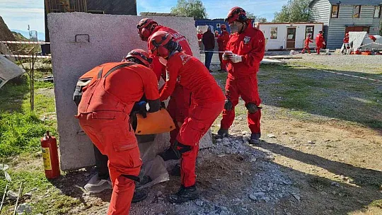 AKUT deprem tatbikatı yaptı
