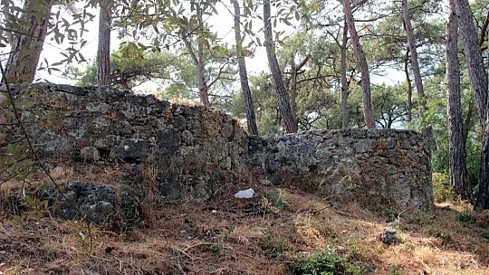 Akyaka'da tarihi kaleden sonra 2 kilise bulundu
