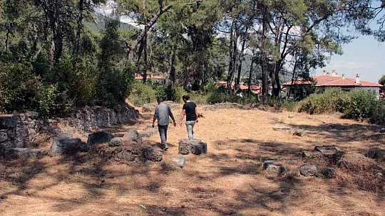 Akyaka'da tarihi kaleden sonra 2 kilise bulundu