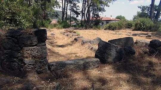Akyaka'da tarihi kaleden sonra 2 kilise bulundu