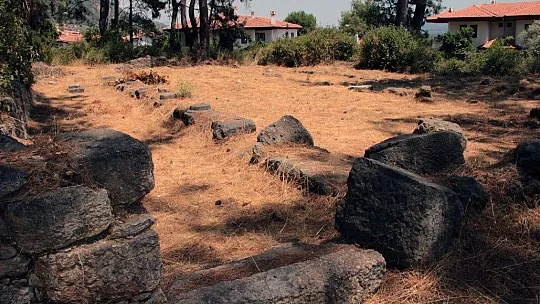 Akyaka'da tarihi kaleden sonra 2 kilise bulundu
