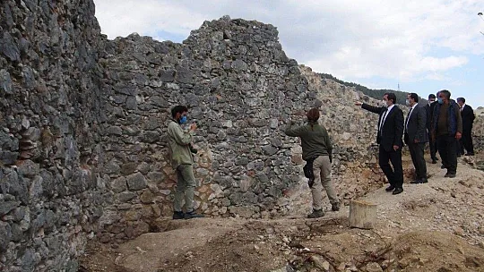Akyaka Kalesi 7 ayda gün yüzüne çıktı