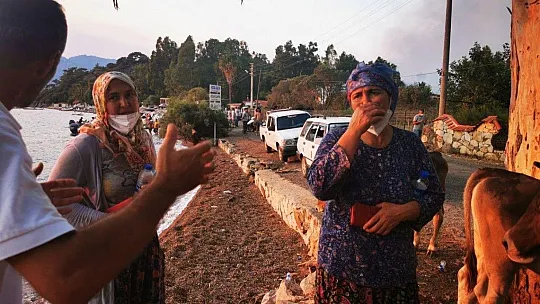 Alevlere teslim olan Marmaris'te göz yaşartan görüntüler